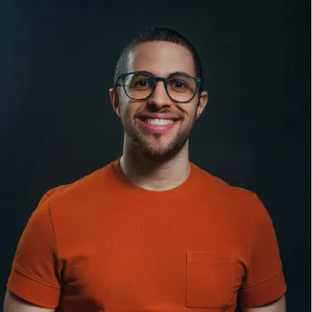 picture of vincenzo, in studio, dark background